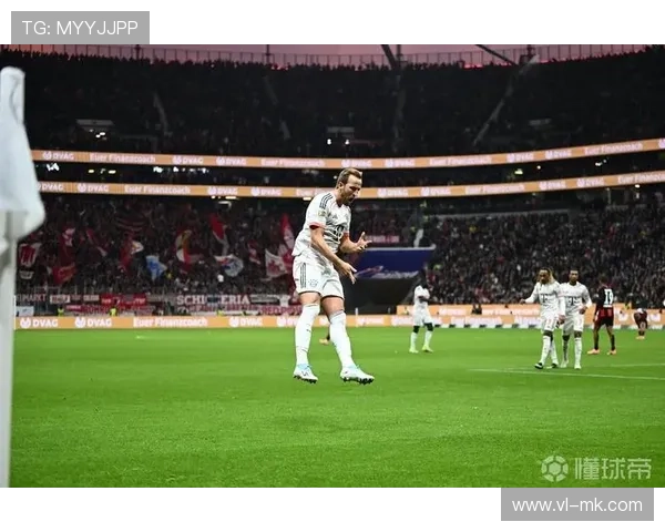 穿11号球服的足球传奇人物与历史瞬间回顾