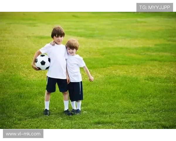 荷兰足球球星的传奇之路从青涩少年到世界舞台的闪耀明星